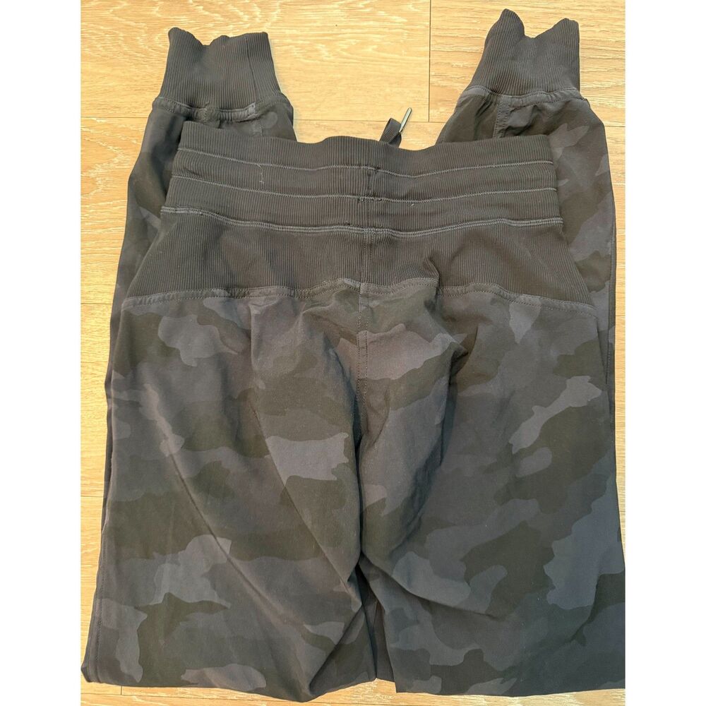 Lululemon Black Camo Joggers Size 0 - Picture 4 of 5